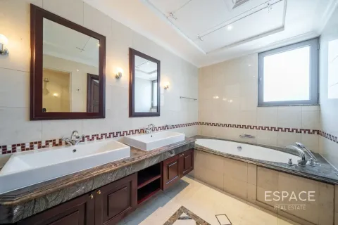 Villa en Palm Jumeirah, Dubai, 6 dormitorios, 725 m², № 122413 - foto 11