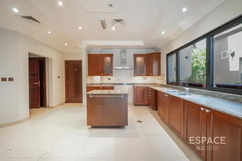 Villa en Palm Jumeirah, Dubai, 6 dormitorios, 725 m², № 122413 - foto 7