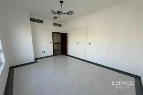 Купить таунхаус в Dubai Land, Дубай: 3 спальни, 246м², № 122410 - фото 12
