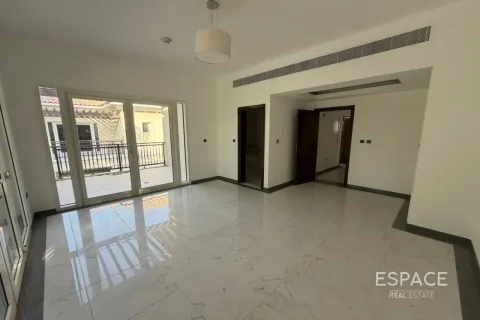 Купить таунхаус в Dubai Land, Дубай: 3 спальни, 246м², № 122410 - фото 8