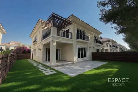 Таунхаус в Dubai Land, Дубай, 3 спальни, 246м², № 122410