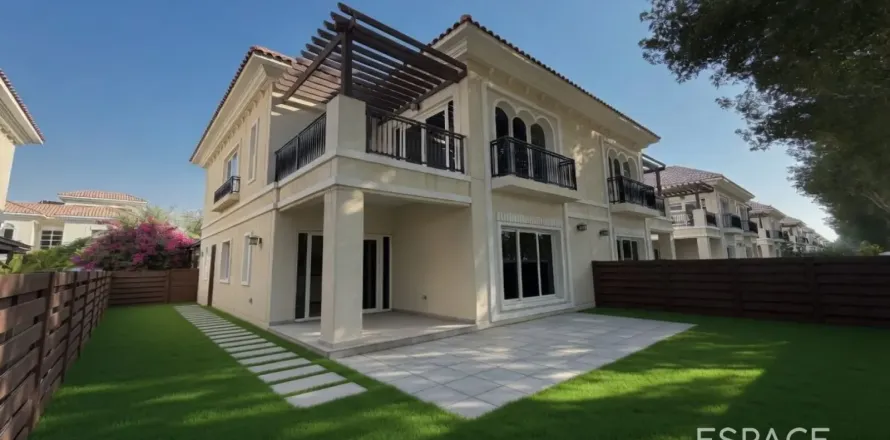 Таунхаус в Dubai Land, Дубай, 3 спальни, 246м², № 122410
