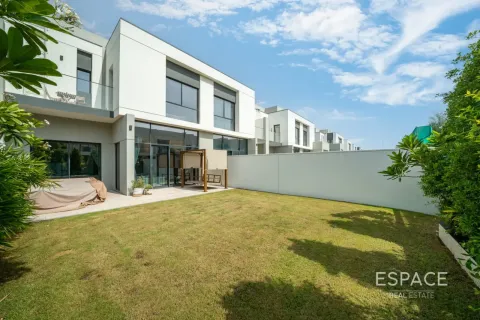 Adosado en Al Furjan, Dubai, 3 dormitorios, 244 m², № 122303