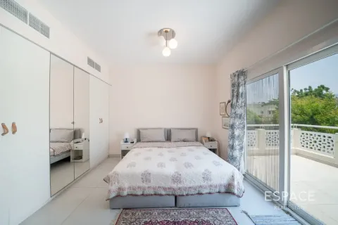 Villa en Meadows, Dubai, 3 dormitorios, 320 m², № 122298 - foto 8
