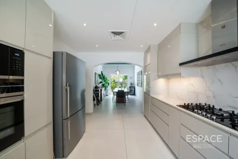 Villa en Meadows, Dubai, 3 dormitorios, 320 m², № 122298 - foto 15