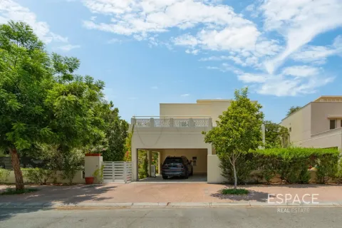 Villa en Meadows, Dubai, 3 dormitorios, 320 m², № 122298 - foto 2