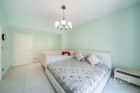 Villa en Meadows, Dubai, 3 dormitorios, 320 m², № 122298 - foto 6