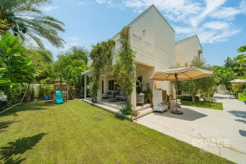 Villa en Meadows, Dubai, 3 dormitorios, 320 m², № 122298