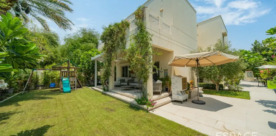 Villa en Meadows, Dubai, 3 dormitorios, 320 m², № 122298