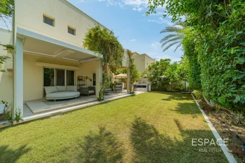Villa en Meadows, Dubai, 3 dormitorios, 320 m², № 122298 - foto 20