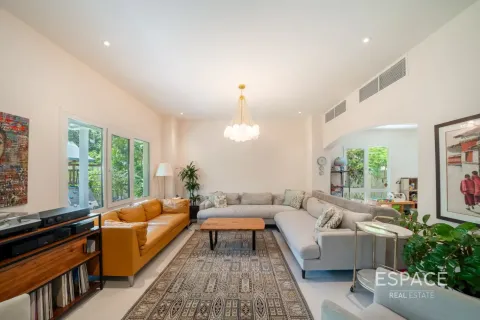 Villa en Meadows, Dubai, 3 dormitorios, 320 m², № 122298 - foto 18