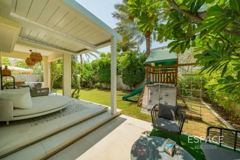 Villa en Meadows, Dubai, 3 dormitorios, 320 m², № 122298 - foto 3