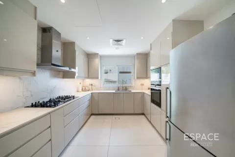 Villa en Meadows, Dubai, 3 dormitorios, 320 m², № 122298 - foto 14