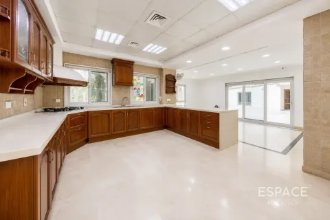 Villa en Green Community West, Green Community, Dubai, 6 dormitorios, 657 m², № 122297 - foto 8