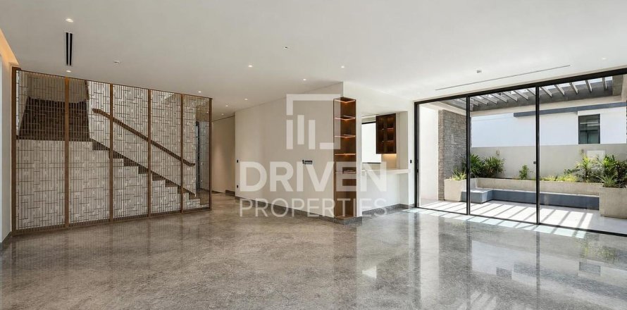 Villa in Tilal Al Ghaf, Dubai 5 bedrooms, 473.16 sq.m. № 140957
