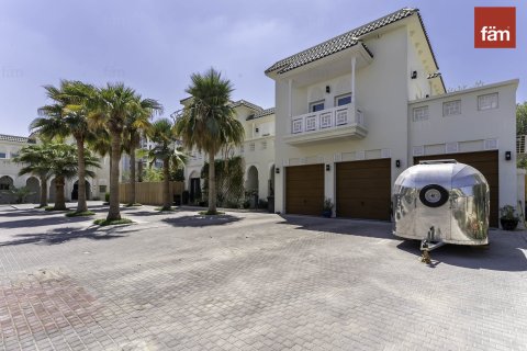 Villa in Al Furjan, Dubai 6 bedrooms, 875 sq.m. № 114076 - photo 26