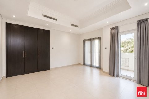 Villa in Al Furjan, Dubai 6 bedrooms, 875 sq.m. № 114076 - photo 13