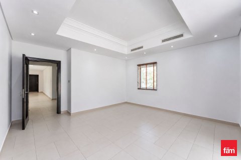 Villa in Al Furjan, Dubai 6 bedrooms, 875 sq.m. № 114076 - photo 17