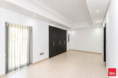 Villa in Al Furjan, Dubai 6 bedrooms, 875 sq.m. № 114076 - photo 15
