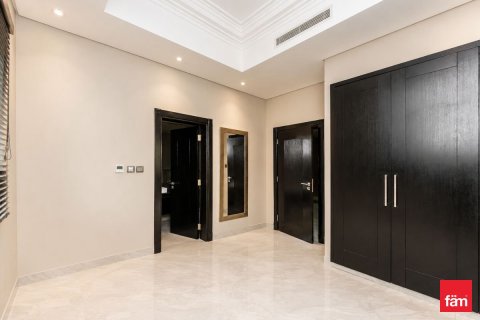 Villa in Al Furjan, Dubai 6 bedrooms, 875 sq.m. № 114076 - photo 18