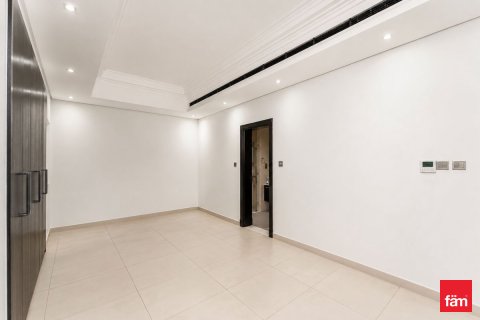 Villa in Al Furjan, Dubai 6 bedrooms, 875 sq.m. № 114076 - photo 14