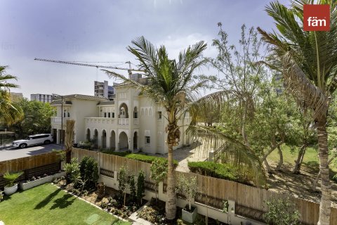 Villa in Al Furjan, Dubai 6 bedrooms, 875 sq.m. № 114076 - photo 23