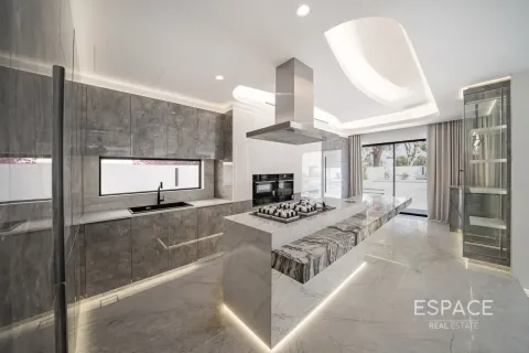 Villa en Meadows, Dubai, 4 dormitorios, 388 m², № 122307 - foto 12