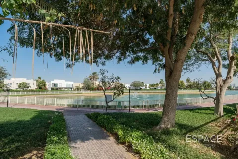 Villa en Meadows, Dubai, 4 dormitorios, 388 m², № 122307 - foto 2