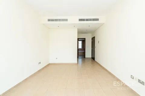 Villa en Jumeirah Village Triangle, Dubai, 5 dormitorios, 372 m², № 122309 - foto 2