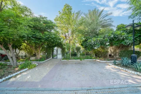 Villa en Green Community West, Green Community, Dubai, 5 dormitorios, 548 m², № 122308 - foto 2