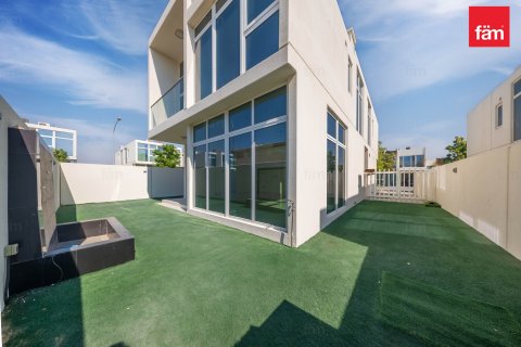 Villa à Dubai, 6 chambres, 314 m², № 71832 - photo 1