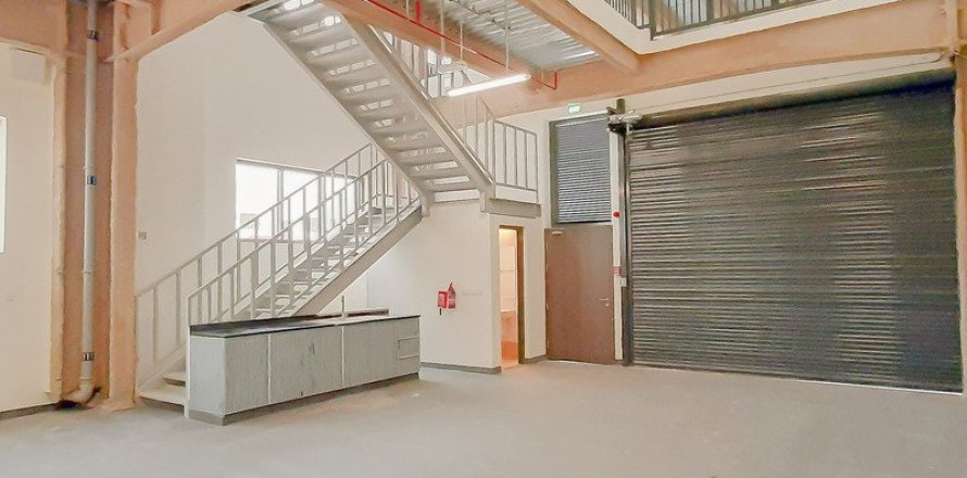 Almacén en Ras Al Khor, Dubai, 334.4 m², № 4193