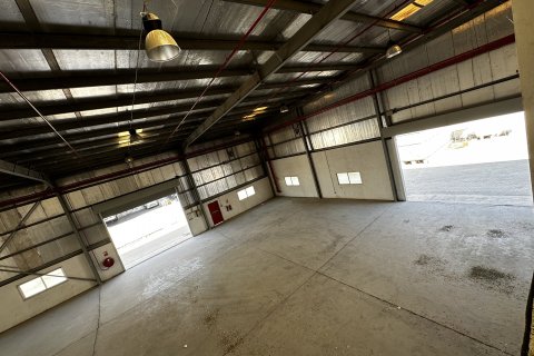 Almacén en Al Quoz, Dubai, 2596.1 m², № 4192 - foto 1