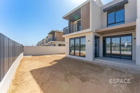 Villa in Jebel Ali, Dubai 4 bedrooms, 300 sq.m. № 122680 - photo 3