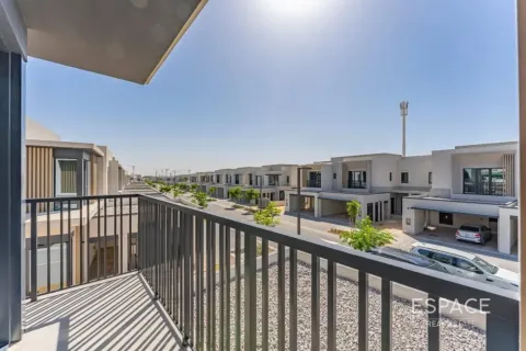 Villa in Jebel Ali, Dubai 4 bedrooms, 300 sq.m. № 122680 - photo 2