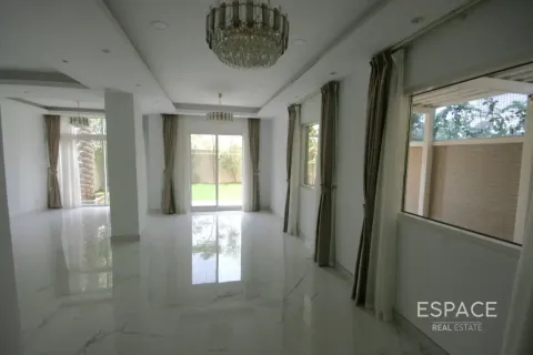 Villa in Springs 11, The Springs, Dubai 2 bedrooms, 167 sq.m. № 122686 - photo 4