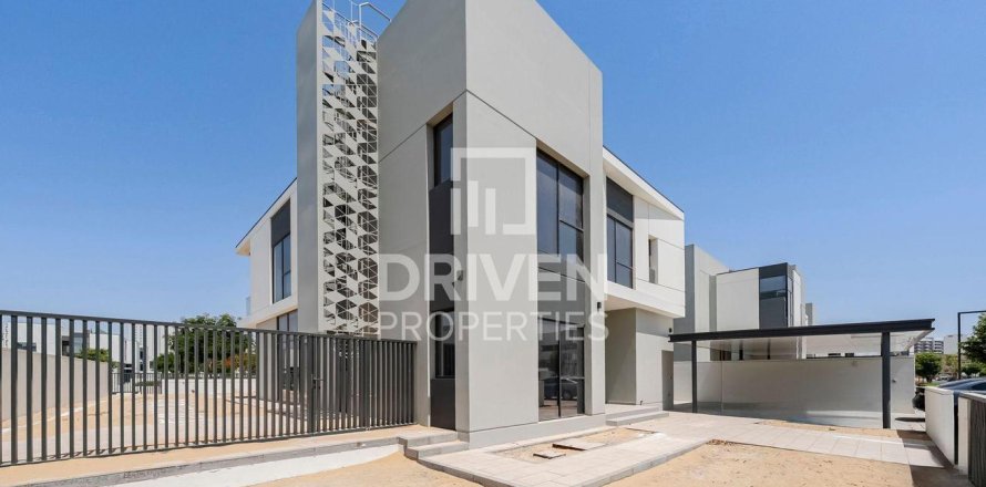Villa in Murooj Al Furjan, Al Furjan, Dubai 5 bedrooms, 373.56 sq.m. № 129250