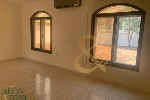 Villa en Mirdif Villas, Mirdif, Dubai, 2 dormitorios, 697 m², № 60951 - foto 2