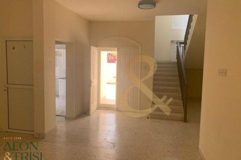 Villa en Mirdif Villas, Mirdif, Dubai, 2 dormitorios, 697 m², № 60951 - foto 1