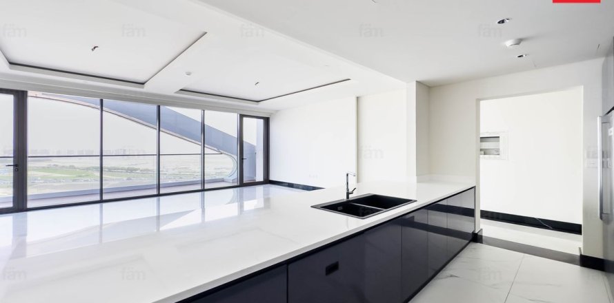 Квартира в Бизнес-Бэе, Дубай, 2 спальни, 212.7м², № 11933