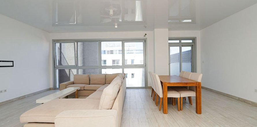 Квартира в Дубае, 2 спальни, 227.8м², № 121963