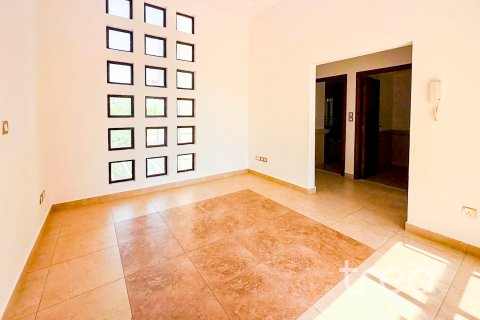 Villa in Mudon, Dubai 4 bedrooms, 369.48 sq.m. № 123636 - photo 7