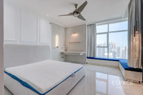 Apartment in Jumeirah Lake Towers, Dubai 3 bedrooms, 260 sq.m. № 122718 - photo 13