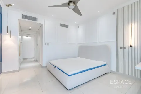 Apartment in Jumeirah Lake Towers, Dubai 3 bedrooms, 260 sq.m. № 122718 - photo 14
