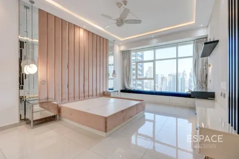 Apartment in Jumeirah Lake Towers, Dubai 3 bedrooms, 260 sq.m. № 122718 - photo 17