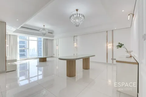 Apartment in Jumeirah Lake Towers, Dubai 3 bedrooms, 260 sq.m. № 122718 - photo 2