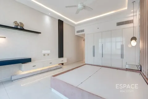 Apartment in Jumeirah Lake Towers, Dubai 3 bedrooms, 260 sq.m. № 122718 - photo 18