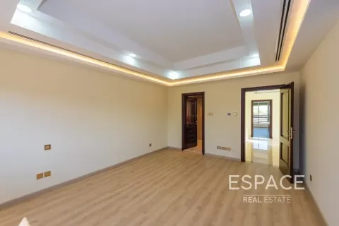Villa in Meadows, Dubai 5 bedrooms, 489 sq.m. № 122717 - photo 12