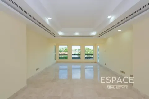 Villa in Meadows, Dubai 5 bedrooms, 489 sq.m. № 122717 - photo 7