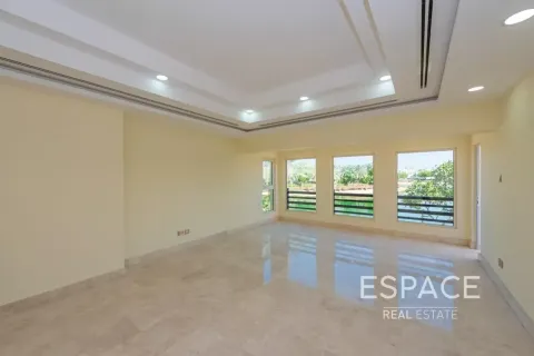Villa in Meadows, Dubai 5 bedrooms, 489 sq.m. № 122717 - photo 5